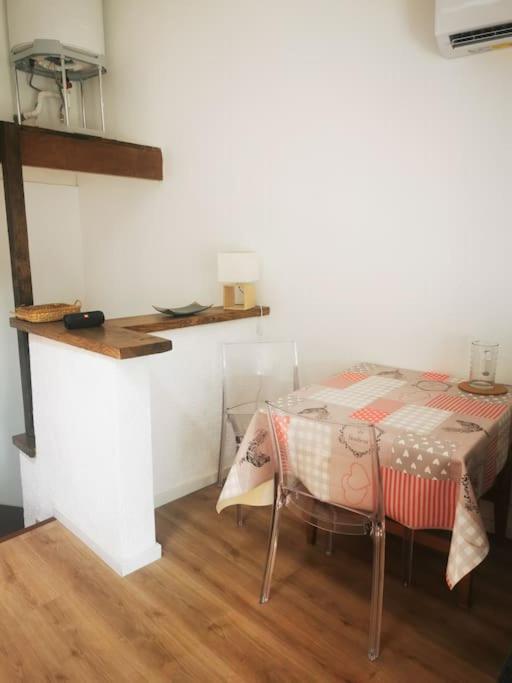 Appartement Avec Terrasse Saint-Martin-de-Brômes Exteriér fotografie